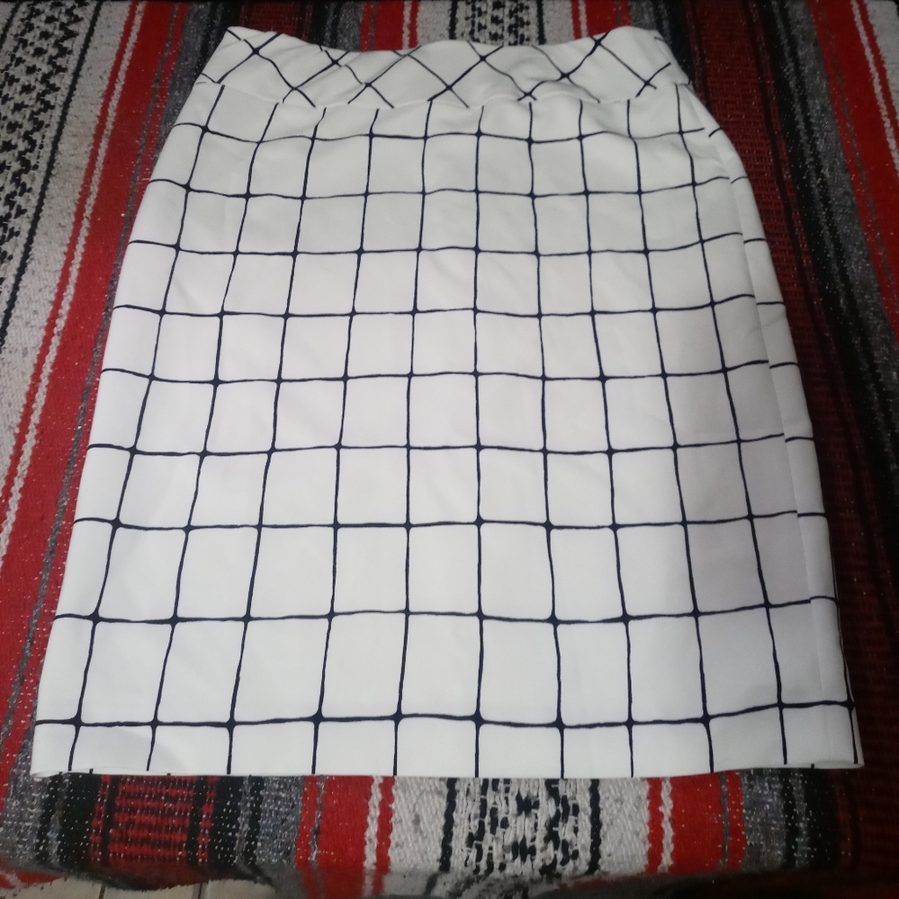 Nine West Knee Length Black And White Grid Skirt Size S